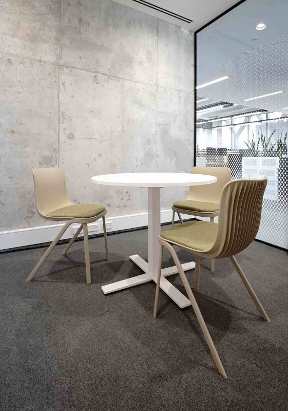 Dragonfly Chair metal legs Segis beige